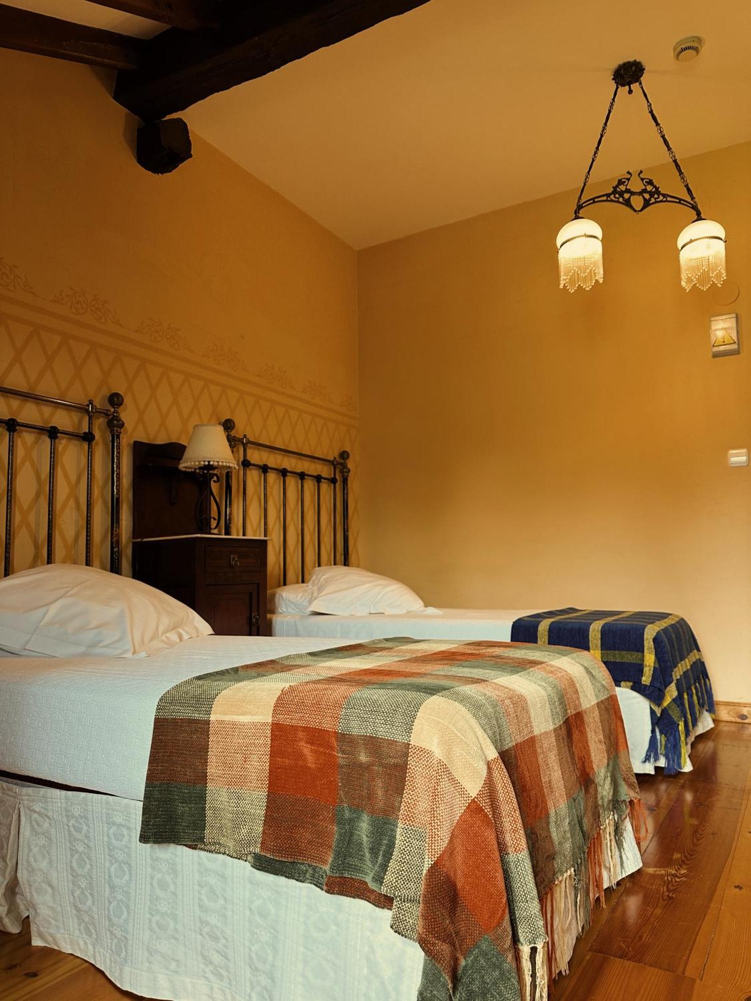 Hotel Palacio La Casona De Cerrazo الغرفة الصورة